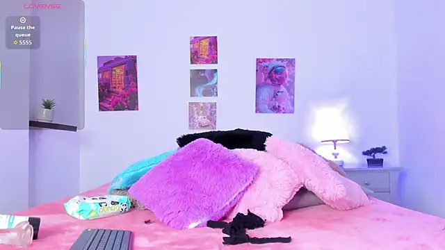 giseele-gigii online show from December 2025 07:06:01 PM