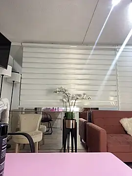 MiaScott Pink online show from December 2025 06:19:01 PM