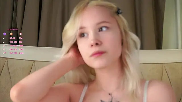 AunclreaVache online show from February 2026 02:16:01 PM