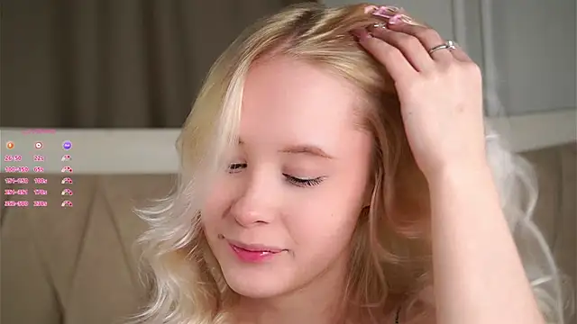 AunclreaVache online show from February 2026 02:15:01 PM