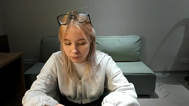 Snapshot of AunclreaVache chatting on November 2025 10:15:01 AM AunclreaVache online show from November 2025 10:15:01 AM