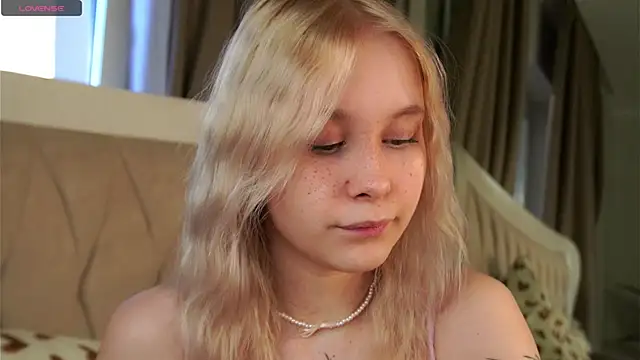 AunclreaVache online show from April 2026 11:12:02 AM