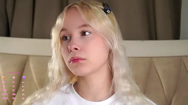 AunclreaVache online show from February 2026 01:21:02 PM