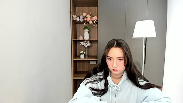 LuclieOppy online show from November 2025 06:46:01 AM