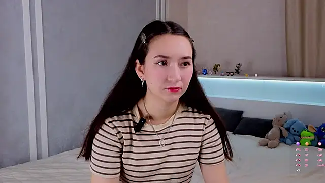 LuclieOppy online show from December 2025 01:23:02 AM