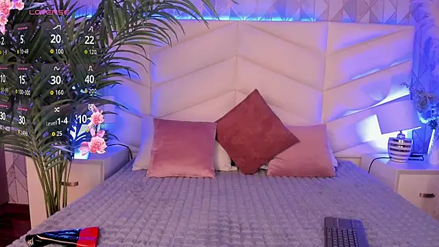 Lizzi Hotman  online show from February 2026 08:08:02 PM