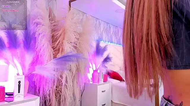 Lizzi Hotman  online show from March 2026 08:30:01 PM