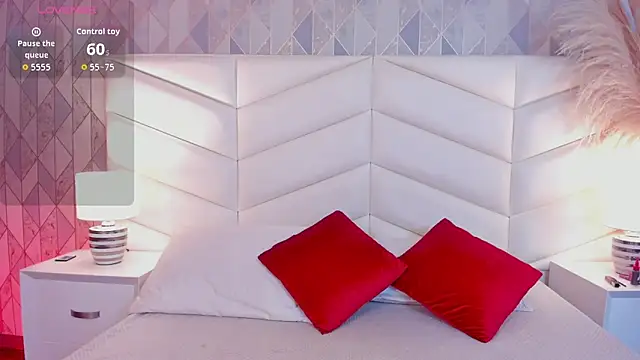 Lizzi Hotman  online show from December 2025 01:21:02 PM