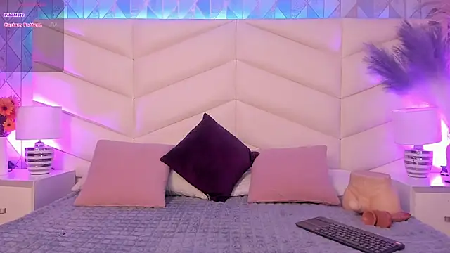 Lizzi Hotman  online show from April 2026 08:20:02 PM