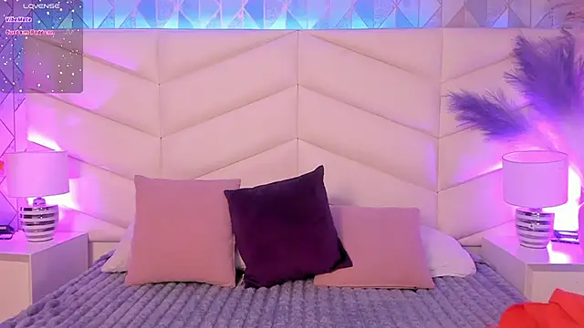 Lizzi Hotman  online show from April 2026 07:28:02 PM