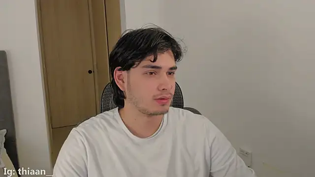 Snapshot of thiaann chatting on December 2025 02:43:01 AM thiaann online show from December 2025 02:43:01 AM