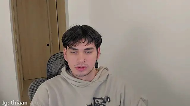 Snapshot of thiaann chatting on November 2025 10:32:01 PM thiaann online show from November 2025 10:32:01 PM