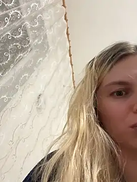 Snapshot of d0uble_trouble chatting on November 2025 07:03:02 PM d0uble trouble online show from November 2025 07:03:02 PM