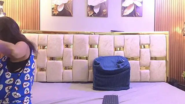  Caroline34 online show from April 2026 10:28:02 AM