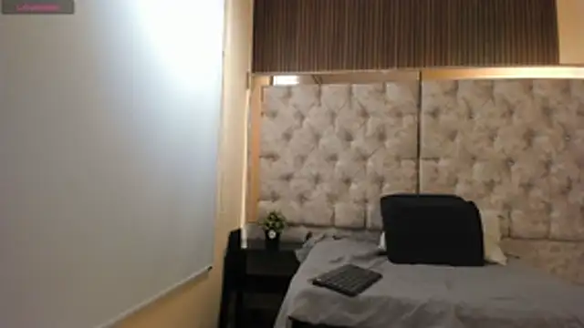  Caroline34 online show from April 2026 10:33:01 AM