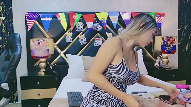AnnaQuinn online show from July 2026 01:48:02 PM