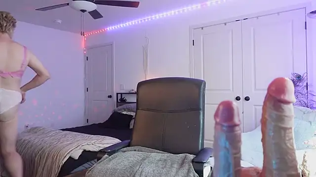 Snapshot of Mona_The_MILF chatting on December 2025 08:19:01 PM Mona The MILF online show from December 2025 08:19:01 PM