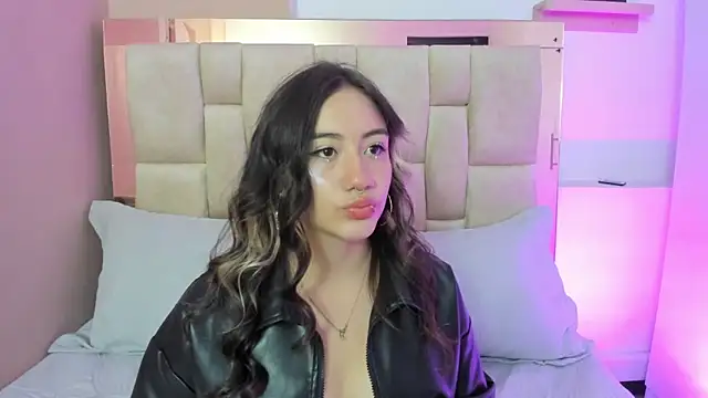 Nana  S online show from December 2025 03:20:02 AM