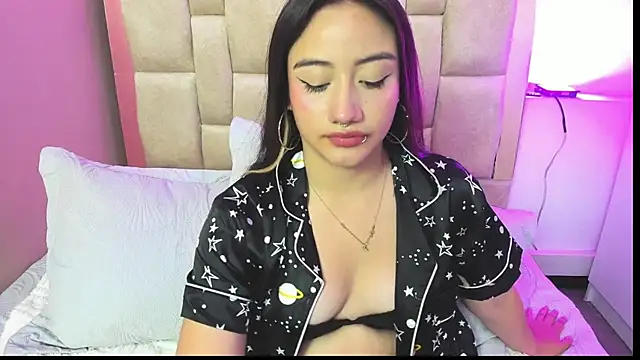 Nana  S online show from December 2025 03:28:02 AM