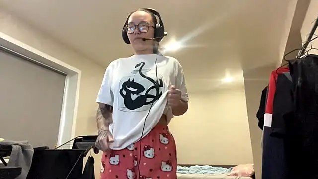 KerriMcbreen online show from December 2025 03:18:02 AM