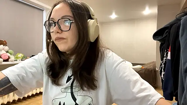 KerriMcbreen online show from December 2025 03:45:02 AM