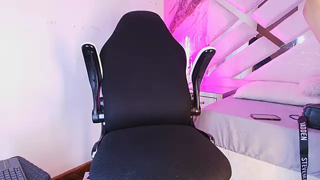 Isa Villaa online show from March 2026 03:28:01 AM