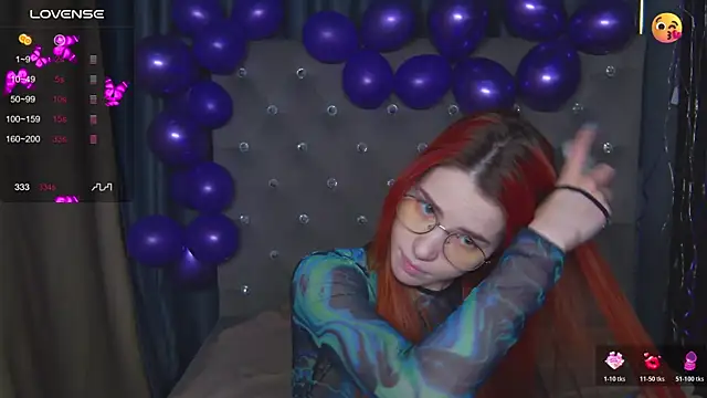 Emily Kente online show from December 2025 01:04:02 AM