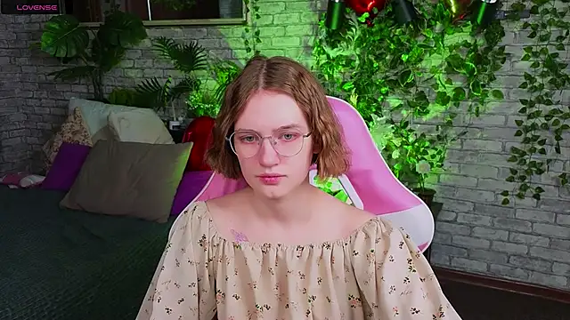 Mia Mooore online show from February 2026 01:32:01 PM