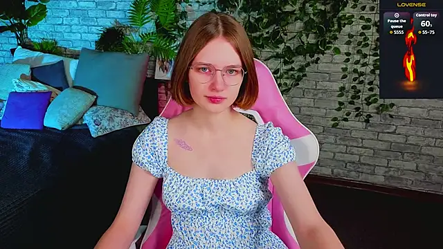 Mia Mooore online show from February 2026 01:31:02 PM