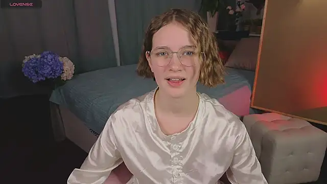 Mia Mooore online show from February 2026 02:17:02 PM