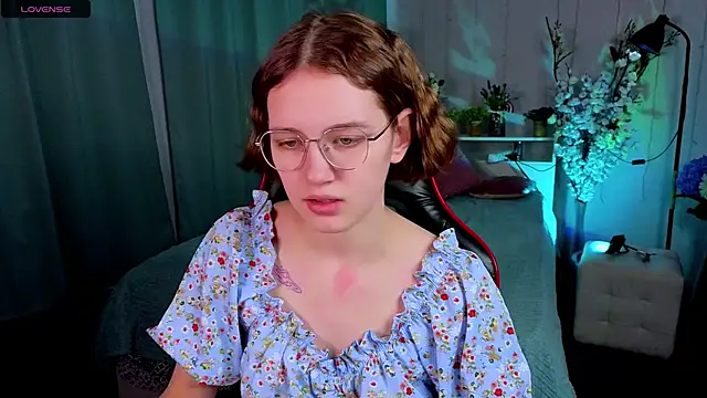 Mia Mooore online show from February 2026 01:33:01 PM