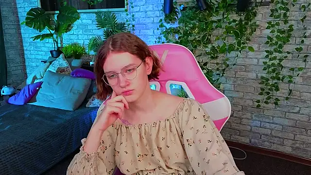 Mia Mooore online show from February 2026 01:12:01 PM