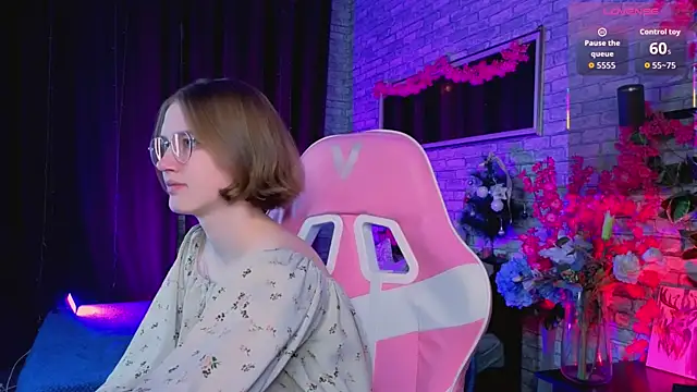 Mia Mooore online show from December 2025 01:46:01 PM