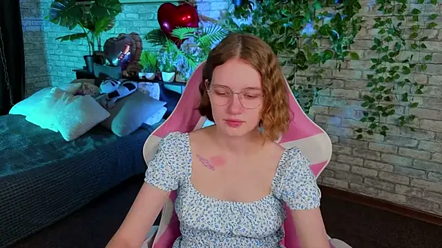 Mia Mooore online show from February 2026 01:31:02 PM