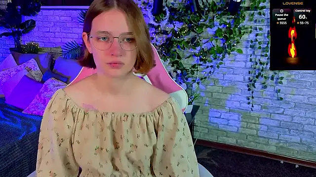 Mia Mooore online show from January 2026 01:36:01 PM