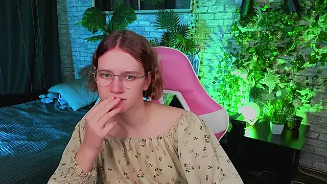 Mia Mooore online show from February 2026 01:24:02 PM