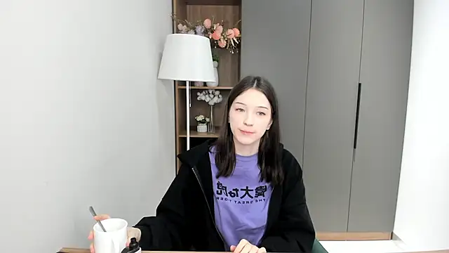 YvonneShames online show from December 2025 09:44:02 AM