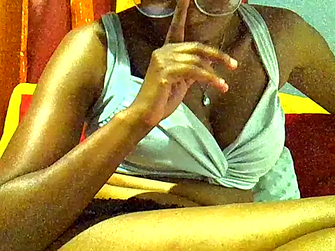 PreettyTee online show from April 2026 12:33:01 AM