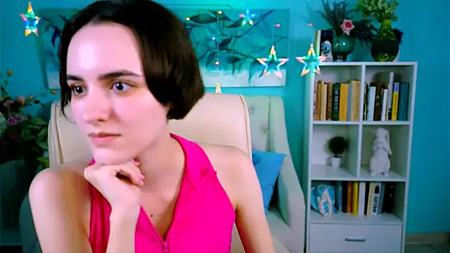 KateWillows online show from November 2025 12:38:01 PM