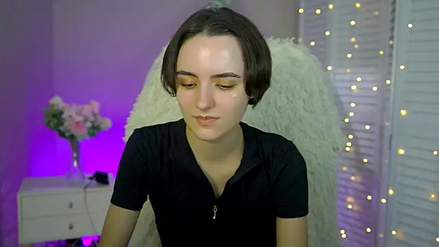 KateWillows online show from December 2025 12:18:02 PM