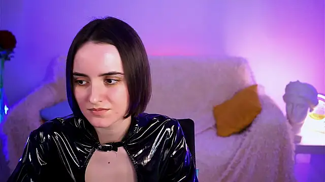 KateWillows online show from April 2026 05:00:02 AM