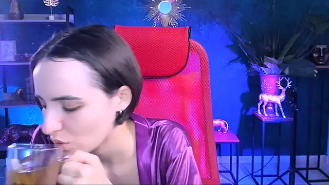 Snapshot of KateWillows chatting on January 2026 05:00:01 AM KateWillows online show from January 2026 05:00:01 AM