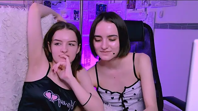 KateWillows online show from April 2026 06:47:02 AM