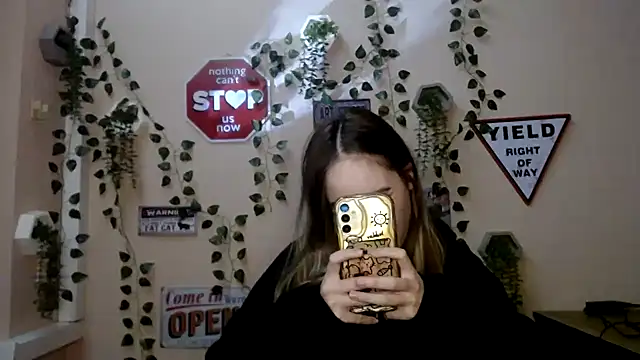 Moon  Lily online show from December 2025 03:02:02 PM