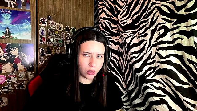 Snapshot of AngeliqueSulima chatting on December 2025 01:13:02 PM AngeliqueSulima online show from December 2025 01:13:02 PM