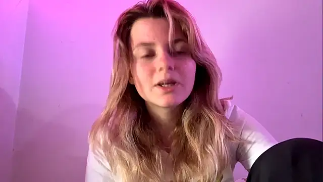 Snapshot of AlanaPostell chatting on December 2025 01:02:02 PM AlanaPostell online show from December 2025 01:02:02 PM