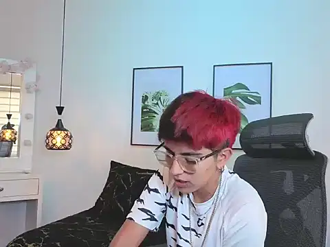 Snapshot of valeryevansvg chatting on December 2025 12:06:01 PM valeryevansvg online show from December 2025 12:06:01 PM