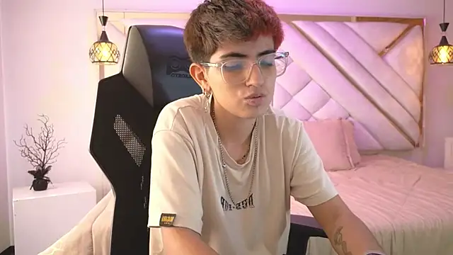 Snapshot of valeryevansvg chatting on November 2025 02:28:02 PM valeryevansvg online show from November 2025 02:28:02 PM