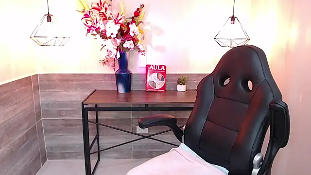 MarianaMontezz online show from February 2026 12:01:02 PM