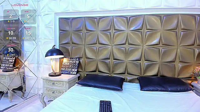 MarianaMontezz online show from December 2025 12:00:01 PM